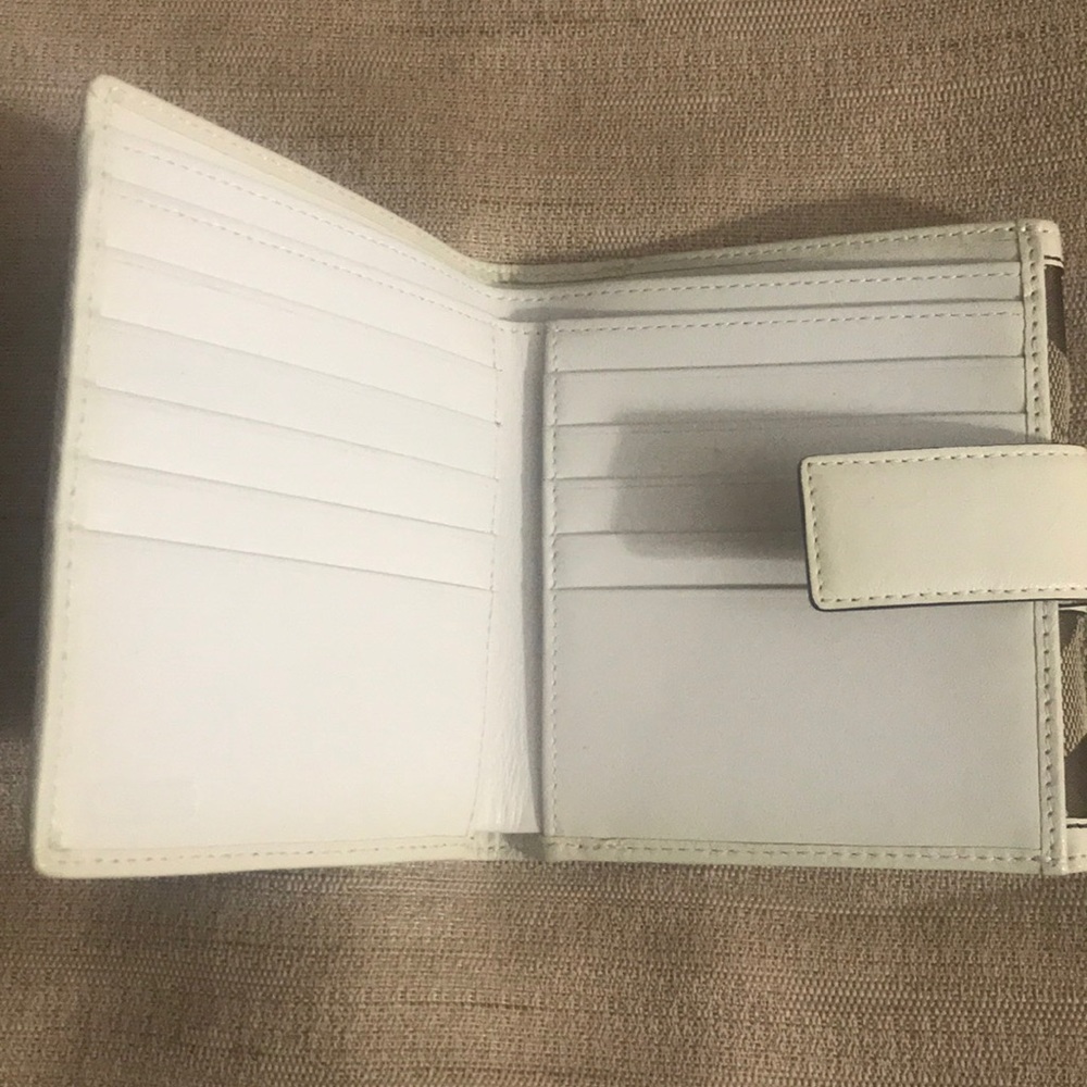 Wallet! Authentic - Picture 2 of 3